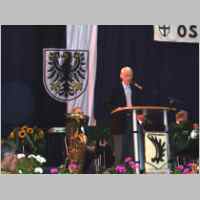 902-1003 Regionaltreffen 2005 Schwerin. Herr von Gottberg waehrend seiner Ansprache.jpg